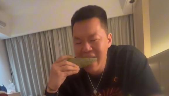 大笑解说吃瓜视频,笑料横生！揭秘吃瓜视频背后的欢乐世界
