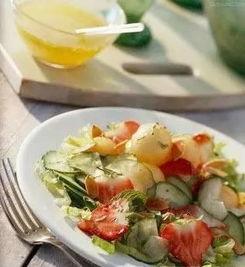 食堂阿姨吃瓜,食堂阿姨的瓜田奇遇记