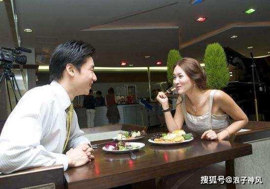 老年相亲吃瓜,笑料百出，吃瓜群众围观